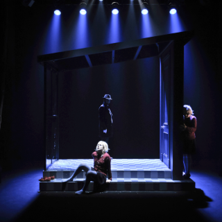 Dans ma maison de papier, j'ai des poèmes sur le feu - Crédits: Yanick Macdonald