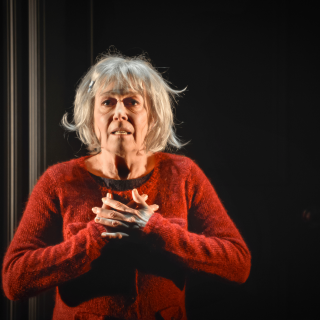 Dans ma maison de papier, j'ai des poèmes sur le feu - Crédits: Yanick Macdonald